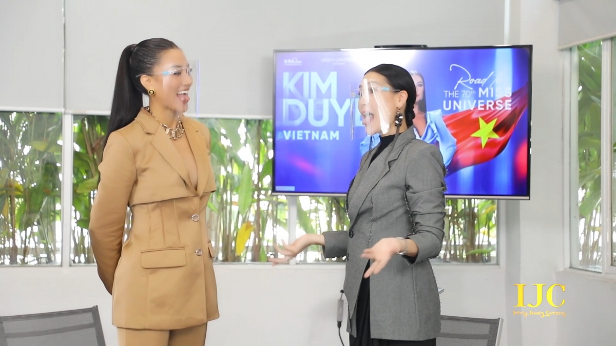 Kim Duyên và Kathy Nguyễn