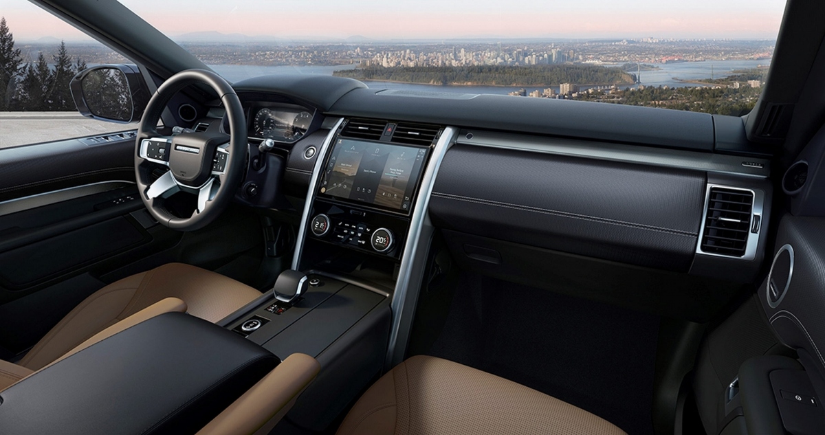 Những nét đặc biệt của Discovery Metropolitan Edition tiếp tục xuất hiện ở khoang cabin, chính là các hoa văn đi theo gói trang trí Titanium Mesh.
