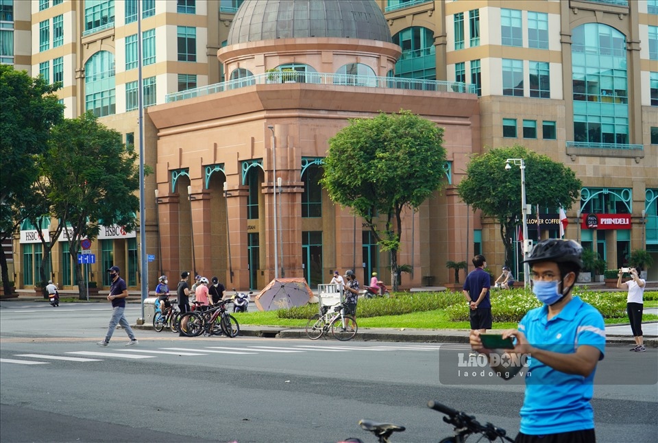 hcm city resumes normal life on first weekend of easing restrictions picture 3