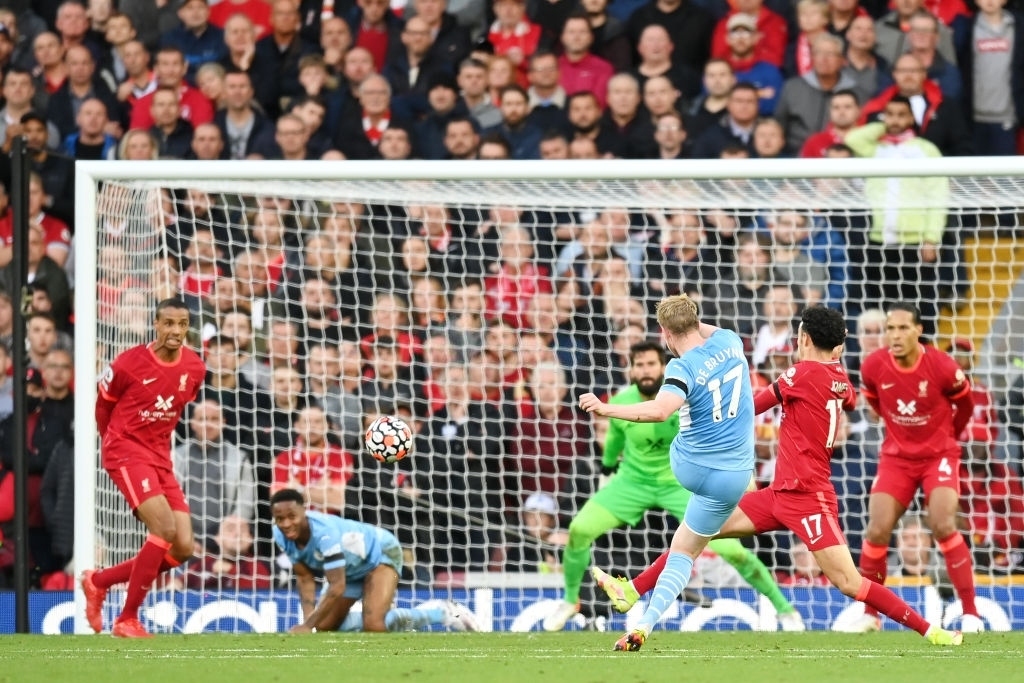 salah vua ghi ban vua kien tao, liverpool hoa kich tinh man city hinh anh 17