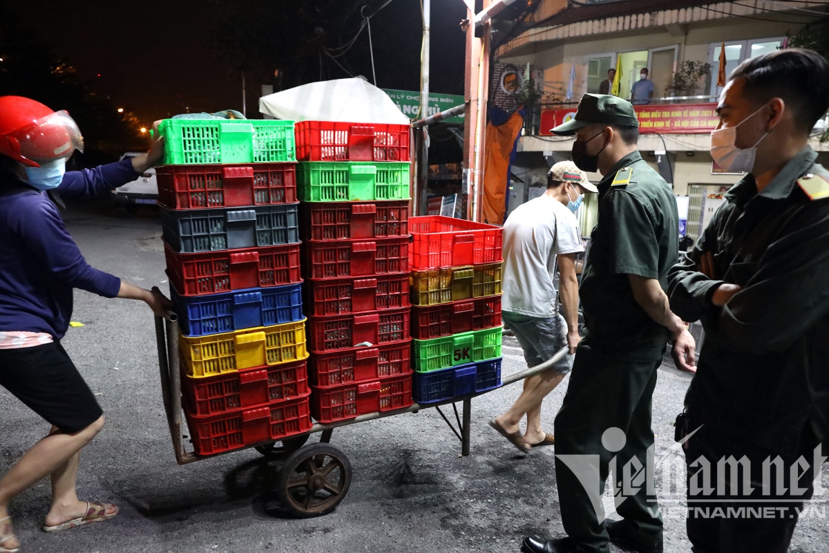 largest wholesale market in hanoi reopens after two-month closure picture 3