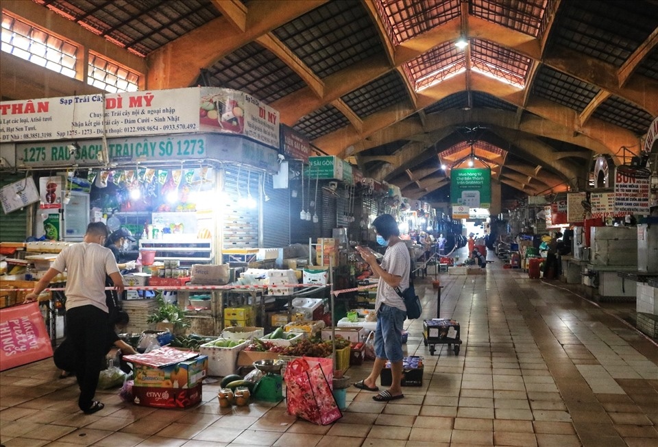 largest traditional market in hcm city reopens picture 4