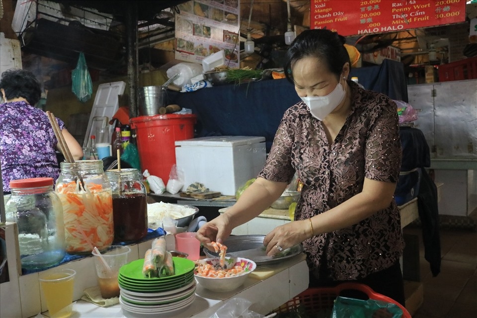 largest traditional market in hcm city reopens picture 5