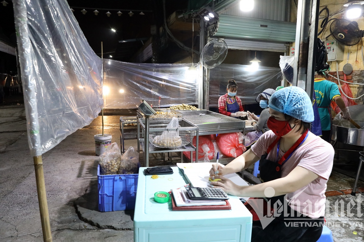 largest wholesale market in hanoi reopens after two-month closure picture 6