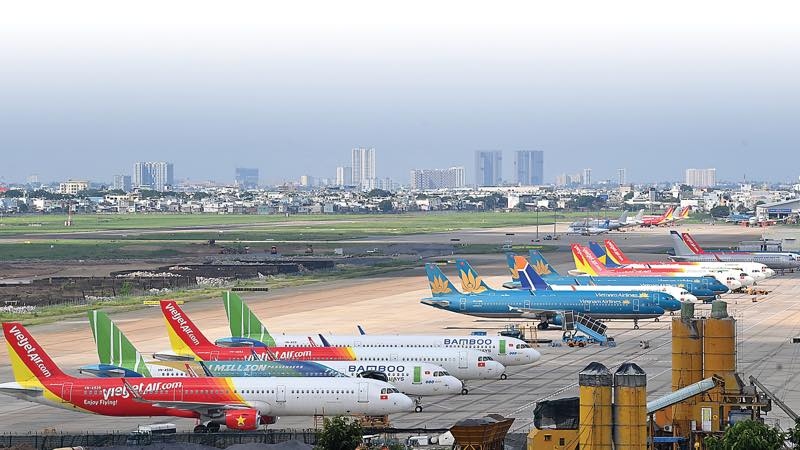 Bắt đầu từ ngày mai (10/10), các hãng hàng không Việt Nam sẽ khai thác 38 chuyến bay chở khách/ngày trên 19 đường bay giữa Hà Nội, TP.HCM, Đà Nẵng và các tỉnh, thành phố khác.