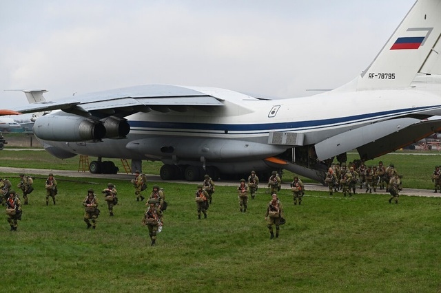 my va chau Au lo ngai su dich chuyen bat thuong cua binh sy nga tai bien gioi voi ukraine hinh anh 1