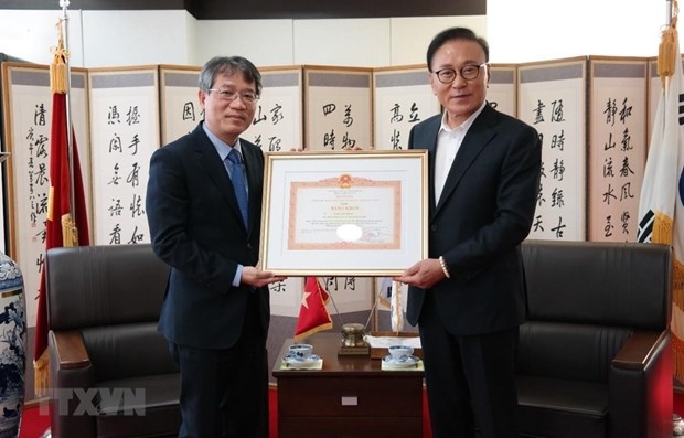 honorary consul general of vietnam in rok honoured picture 1