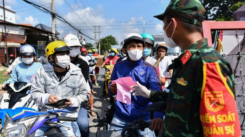 binh duong cho phep cac dich vu duoc mo cua, doanh nghiep tu xet nghiem covid-19 hinh anh 2