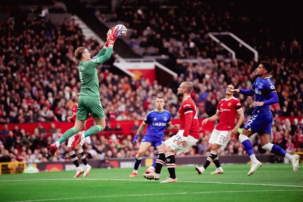 Pickford giải nguy cho Everton. (Ảnh: Getty)