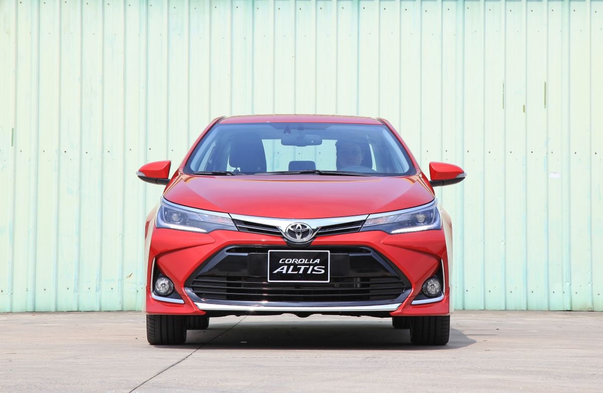 corolla altis huyen thoai cua toyota hap dan hon voi uu dai trong thang 10 hinh anh 5