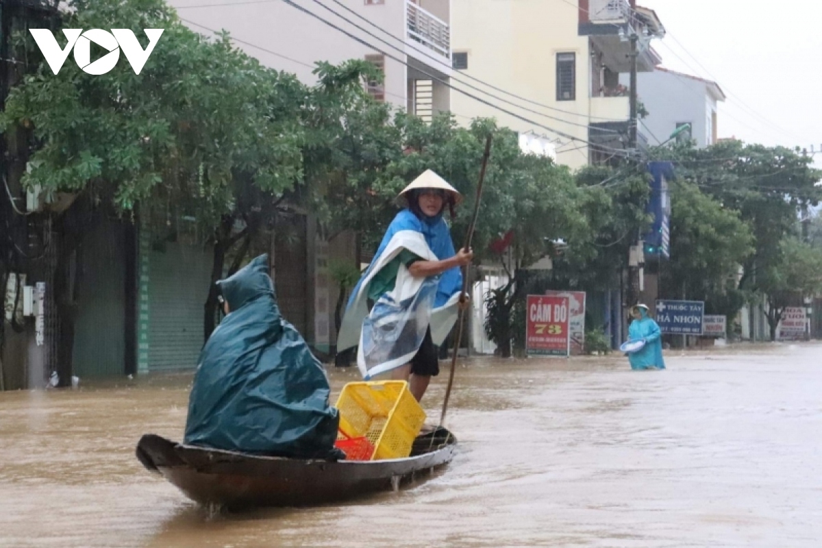 flooding leaves seven dead and missing in central vietnam picture 1