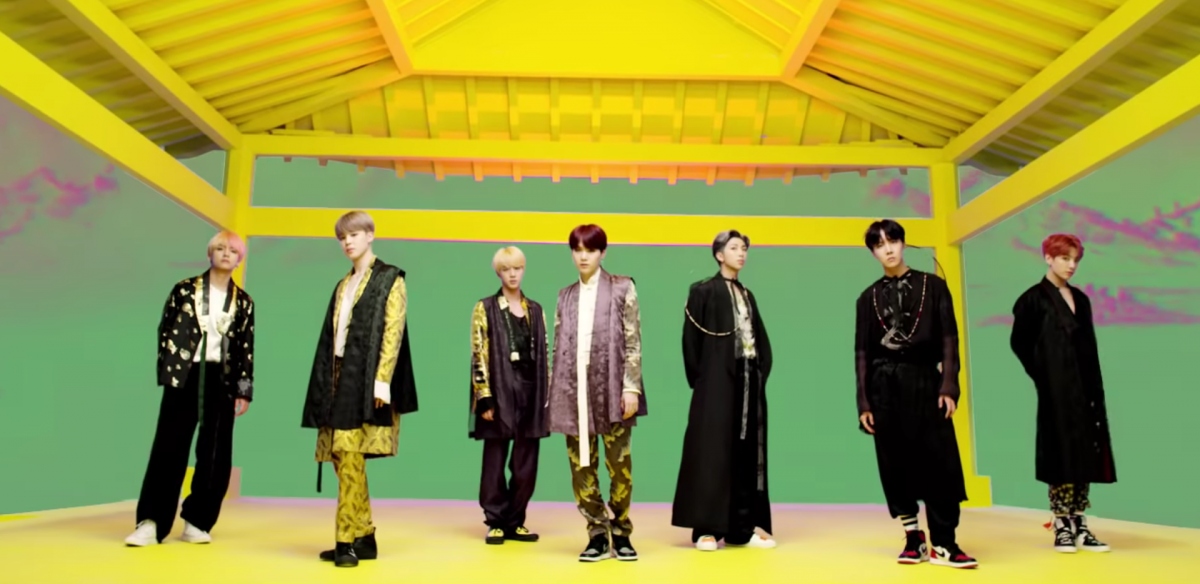 BTS diện trang phục truyền thống trong MV "Idol".