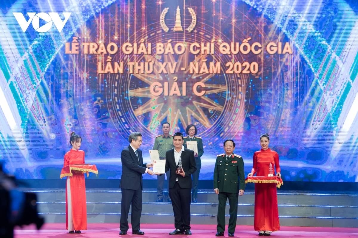 vov wins five prizes at 15th national press awards picture 8 vov wins five prizes at 15th national press awards picture 8