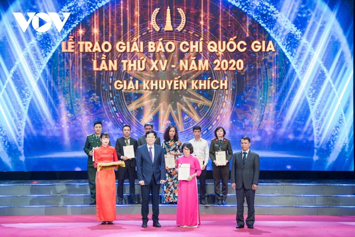 vov wins five prizes at 15th national press awards picture 9 vov wins five prizes at 15th national press awards picture 9