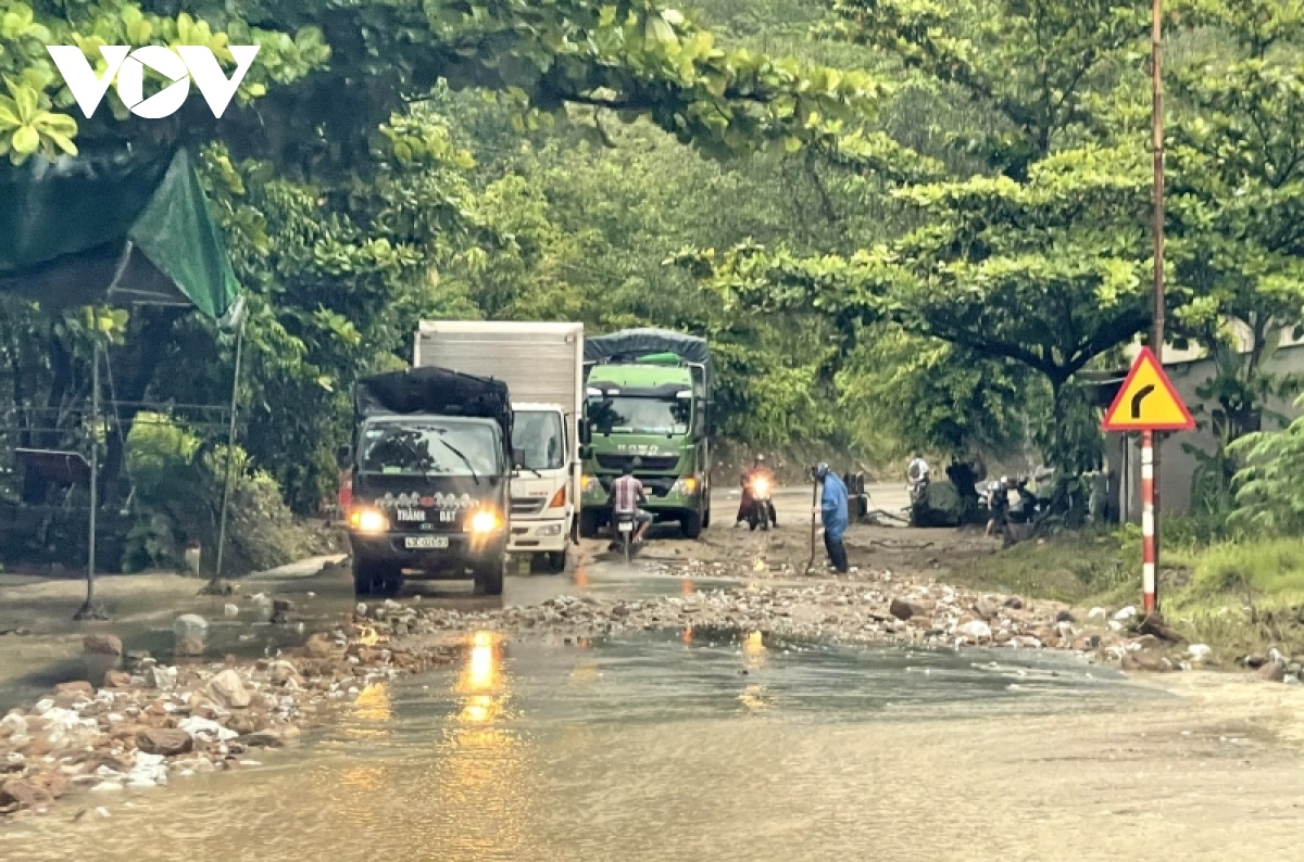 Soil and rock spill onto a section of National Highway 14B running through Quang Nam.