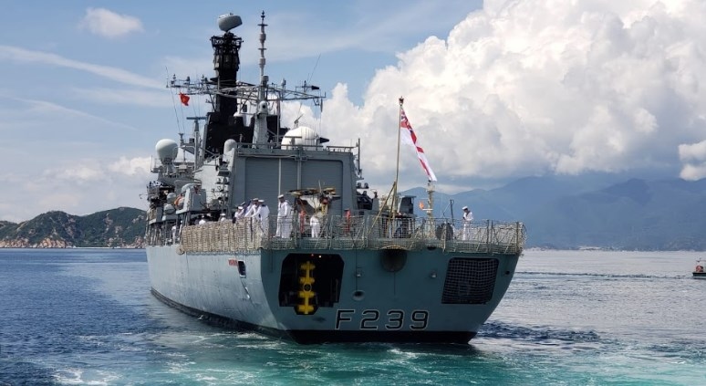 royal navy ship hms richmond visits vietnam picture 1