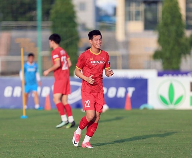 vietnamese footballer wins afc s player of the month title picture 1