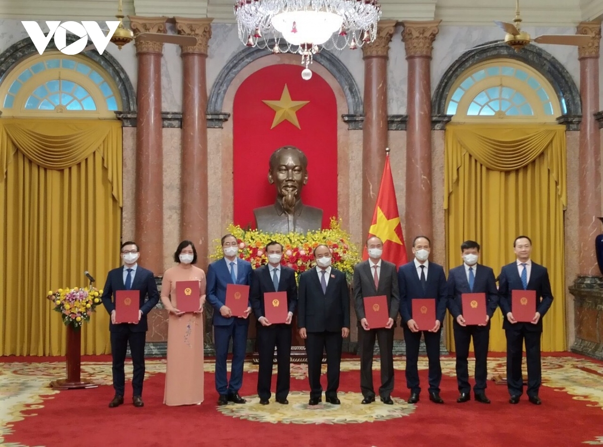 president nguyen xuan phuc assigns tasks to new ambassadors picture 1