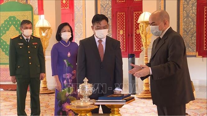 cambodian king upbeat about flourishing ties with vietnam picture 1