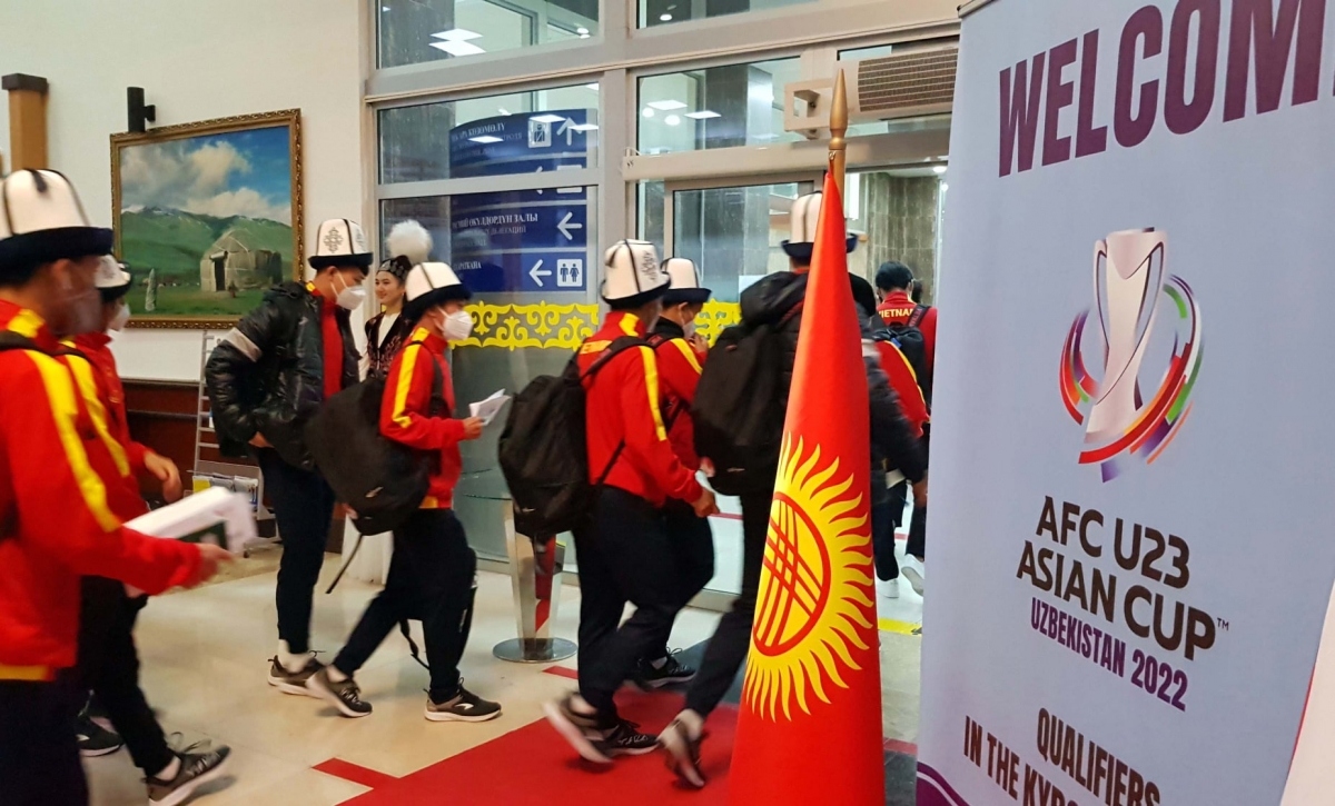 vietnamese u23 squad arrive in kyrgyzstan for afc u23 asian cup qualifiers picture 2