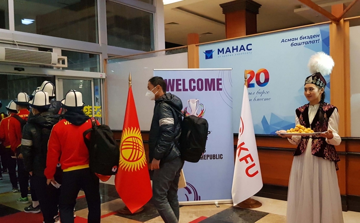 vietnamese u23 squad arrive in kyrgyzstan for afc u23 asian cup qualifiers picture 6