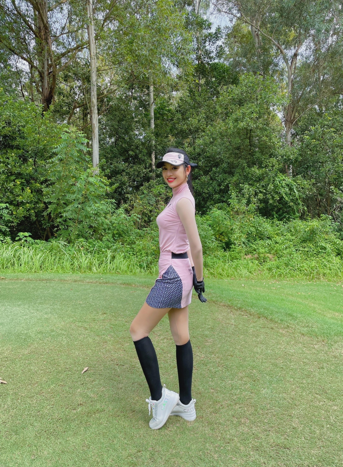 le thanh tu va dan my nhan do bo san golf sau dich covid-19 hinh anh 5