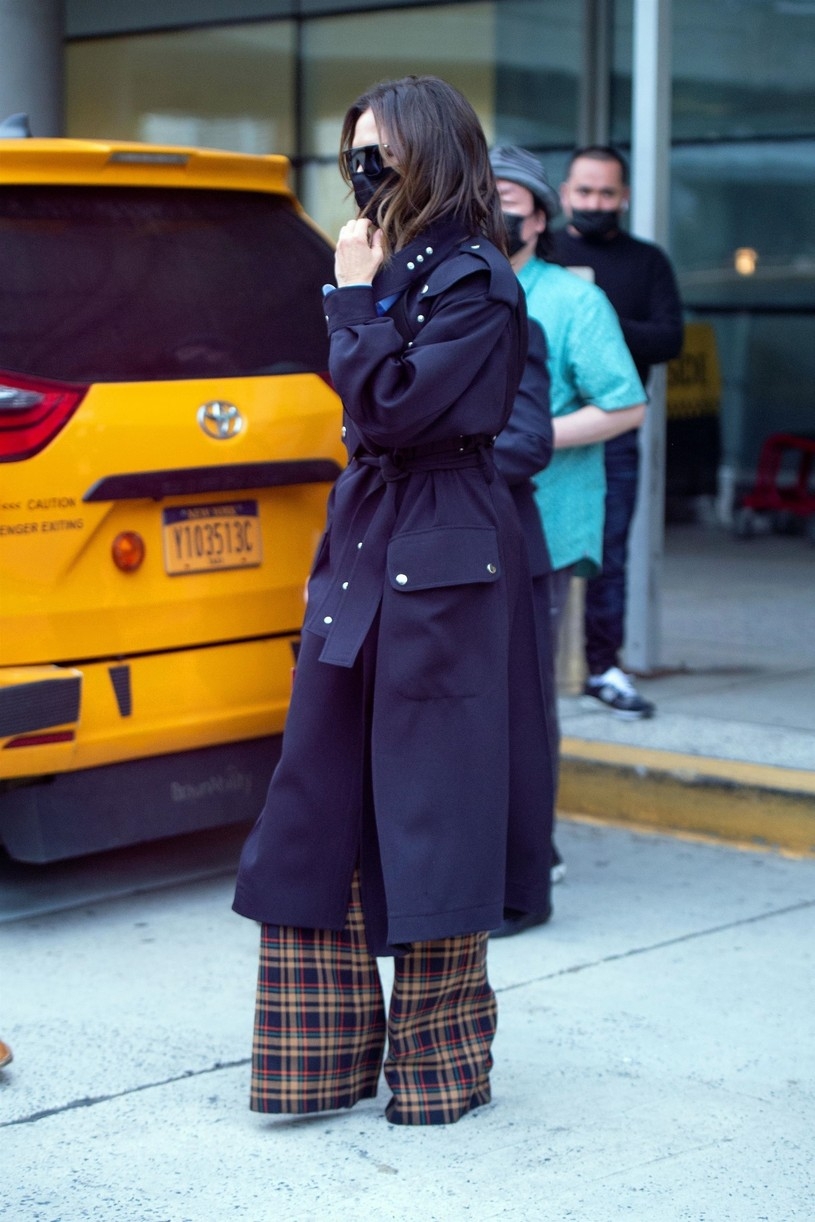 victoria beckham phoi do dang cap tai san bay jfk hinh anh 2