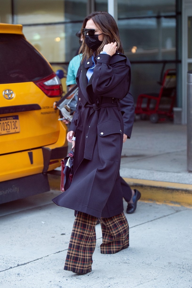 victoria beckham phoi do dang cap tai san bay jfk hinh anh 4