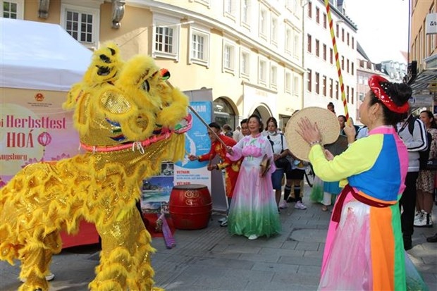 vietnam leaves impression at multicultural festival in german city picture 1