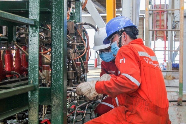 solutions sought to deal with reduction in oil and gas production picture 1