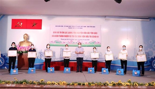 hcm city honours religious volunteers supporting covid-19 fight picture 1 hcm city honours religious volunteers supporting covid-19 fight picture 1