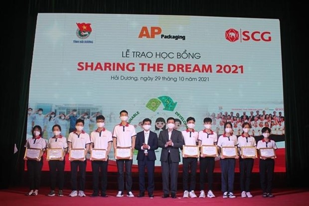 thua thien-hue 229 students get vallet scholarships picture 1