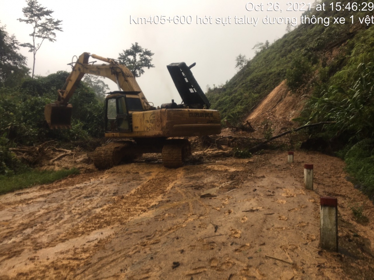 khac phuc sat lo tren duong ho chi minh nhanh tay qua huyen a luoi hinh anh 10