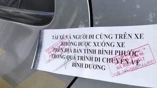 cua xe o to bi dan niem phong khi qua dia ban tinh binh phuoc hinh anh 1