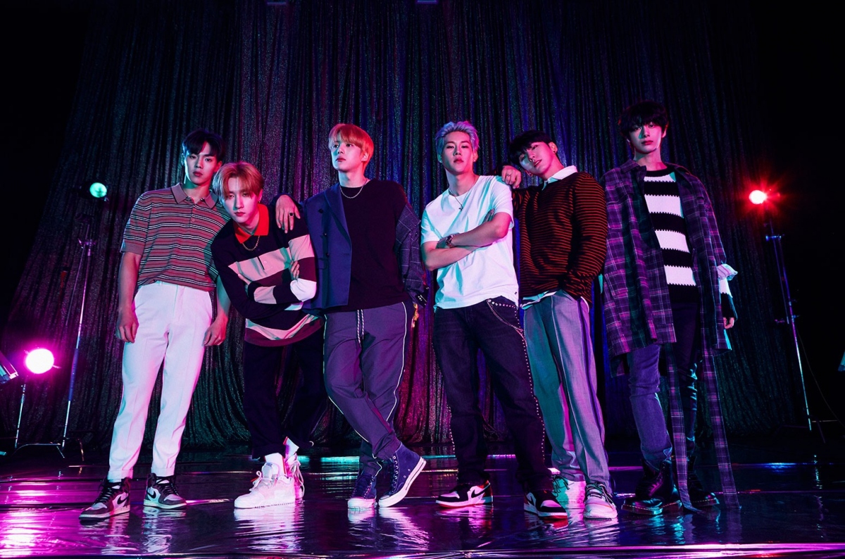 Nhóm nhạc Monsta X phát hành 1 album hoàn toàn bằng tiếng Anh mang tên “All About Luv”.