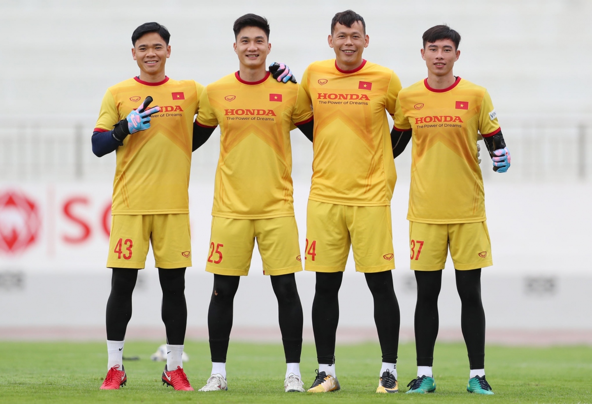 Dt viet nam tap luyen duoi mua, hlv park hang seo vat va truoc ngay du aff cup 2020 hinh anh 9