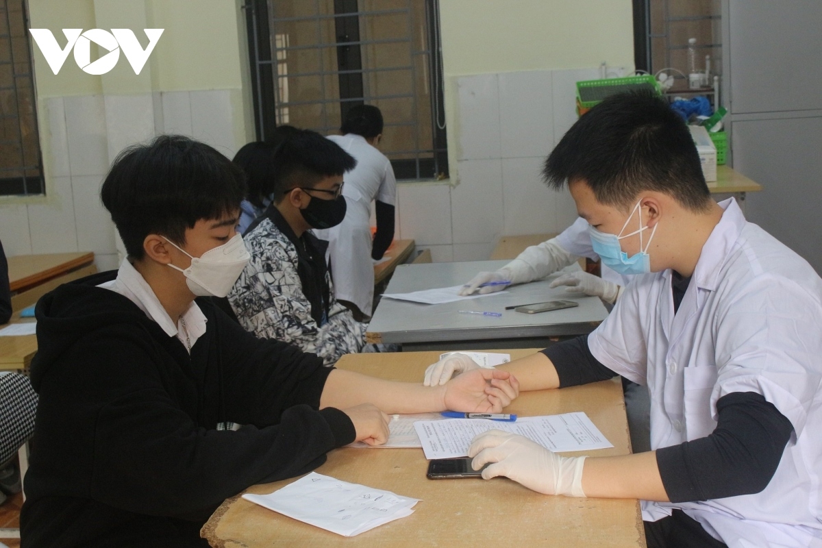 hanoi rolls out vaccination for thousands of ninth grade students picture 12