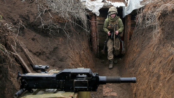 Một binh sĩ của Ukraine tham gia chống lực lượng ly khai ở thị trấn Zolote. Ảnh: AFP