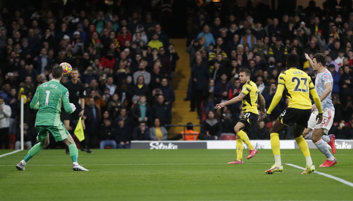 harry maguire nhan the do, mu thua tan tac truoc watford hinh anh 14