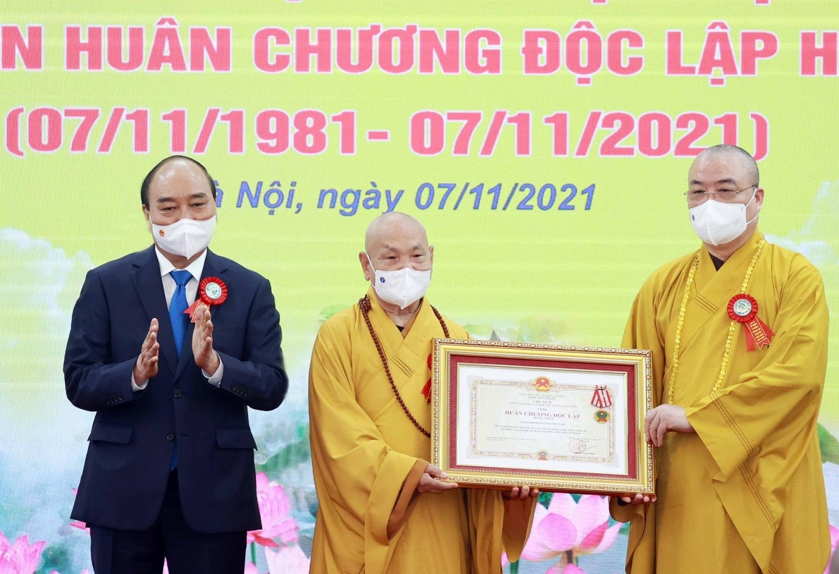 Tại buổi lễ, thay mặt lãnh đạo Đảng, Nhà nước, Chủ tịch nước Nguyễn Xuân Phúc đã trao Huân chương Độc lập hạng Nhất tặng GHPGVN.