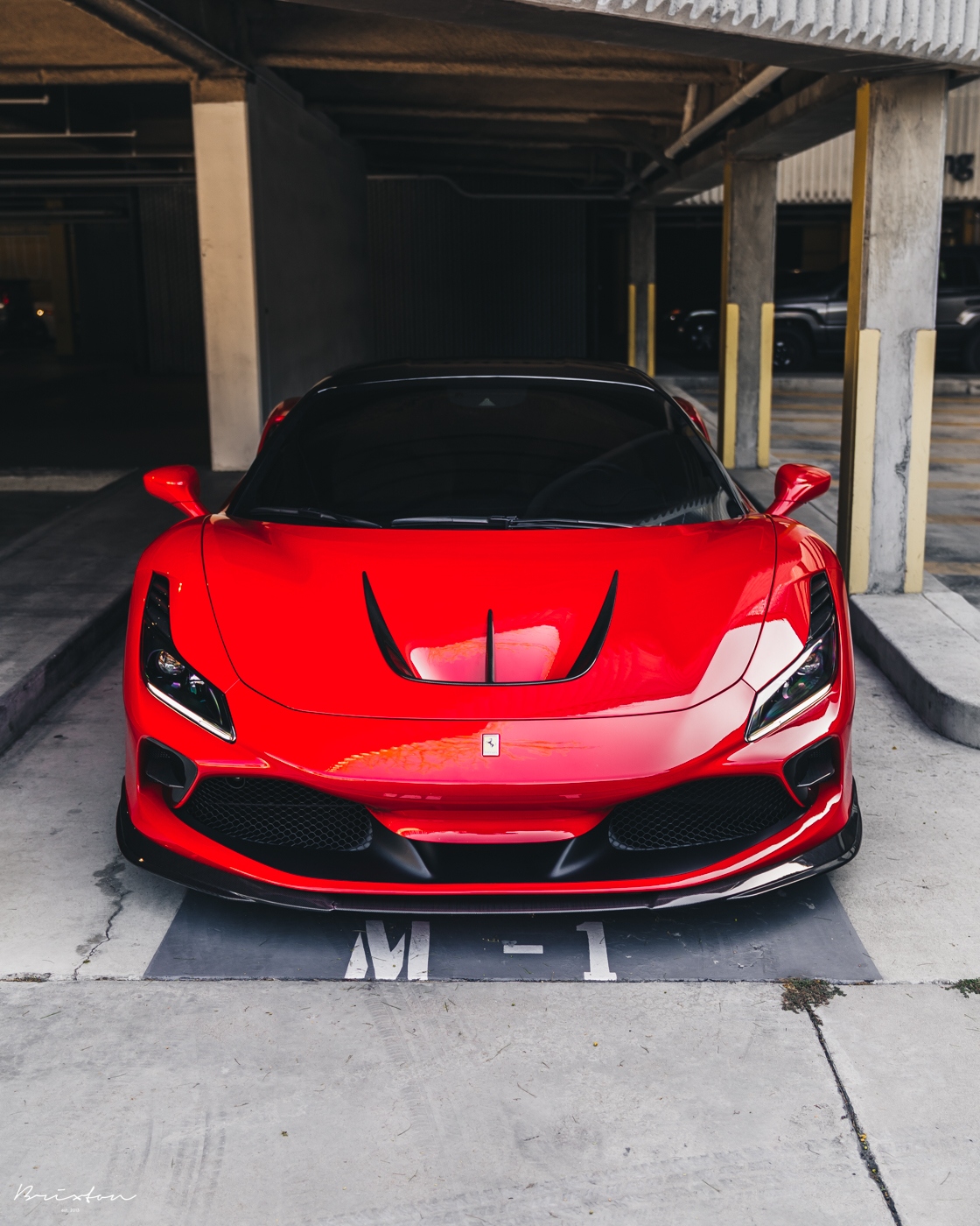 can canh ferrari f8 tributo do banh xe ma vang hinh anh 2