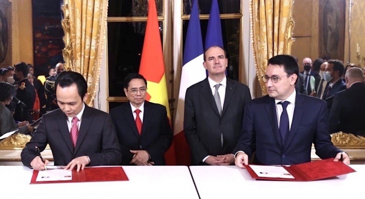 vietnam, france sign numerous cooperation agreements, mous picture 2