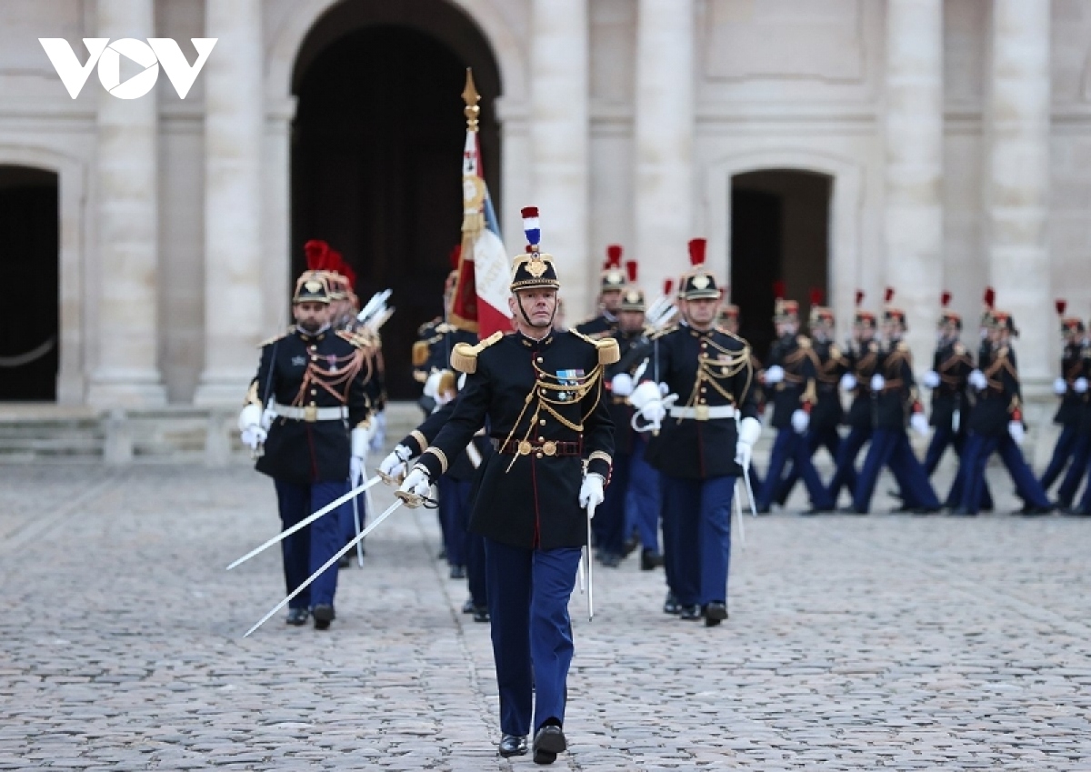 welcome ceremony for pm pham minh chinh in paris picture 3