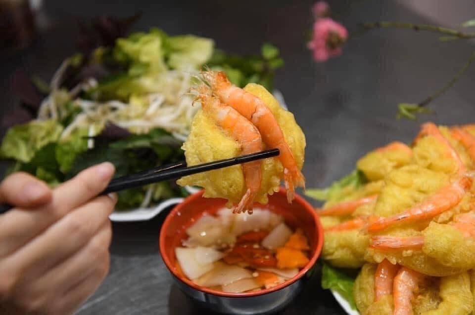A Hanoi's beer-killer dish- the West Lake’s shrimp cake. Photo: Cong Vu