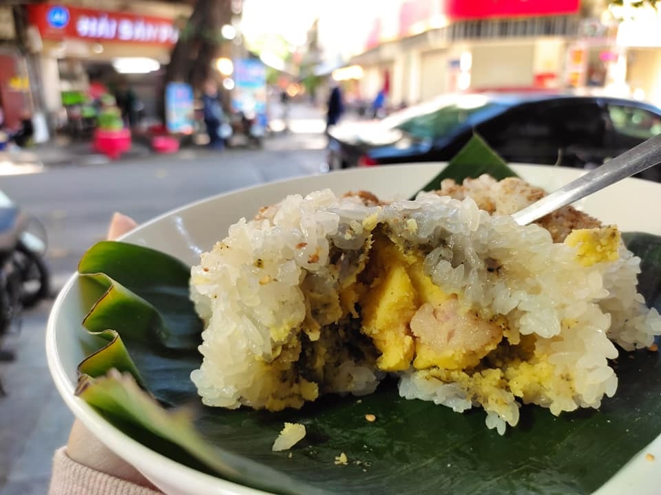 The Banh khuc is one among the should-not-to-miss specialties of Hanoi in the fall winter. Photo: Cong Vu