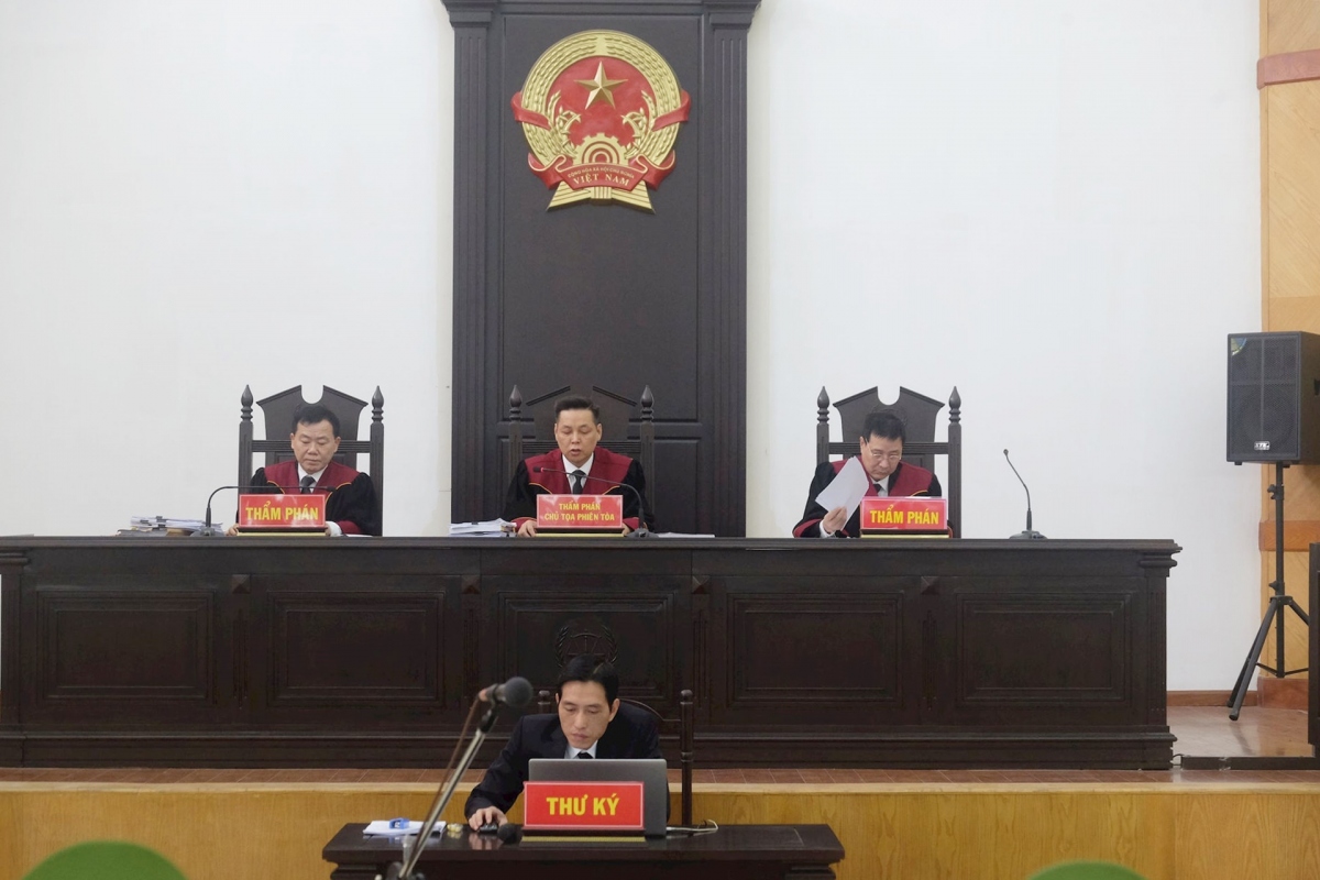 Hội đồng xét xử tại phiên phúc thẩm. (Ảnh: Hùng Anh)