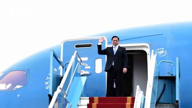 pm chinh departs for official visit to japan picture 1