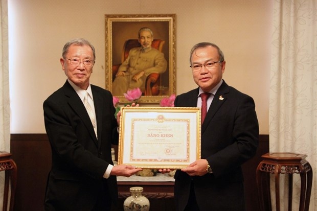 japanese painting collector honoured with vietnamese fm s certificate of merit picture 1