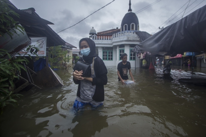 Người dân Indonesia đương đầu với nhiều trận thiên tai trong năm 2021 (Ảnh: Antara)