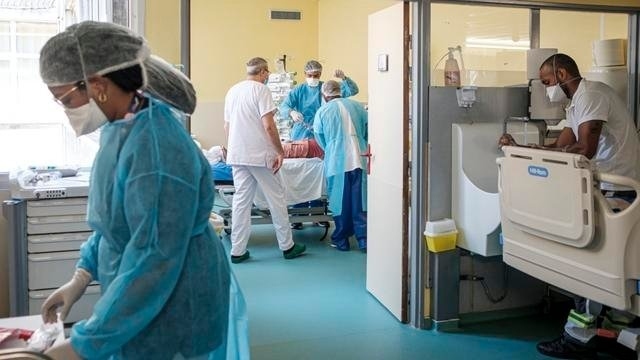 Số ca nhiễm Covid-19 tại Pháp đang tăng rất nhanh. Ảnh: CNews